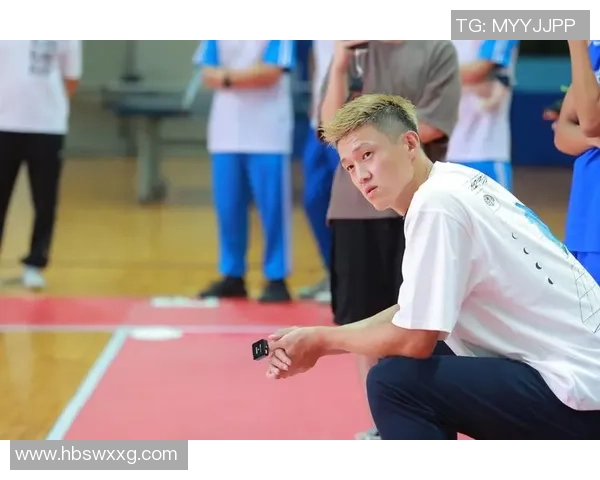 任骏飞领衔广东男篮冲击季后赛全力以赴展现个人风采与团队精神