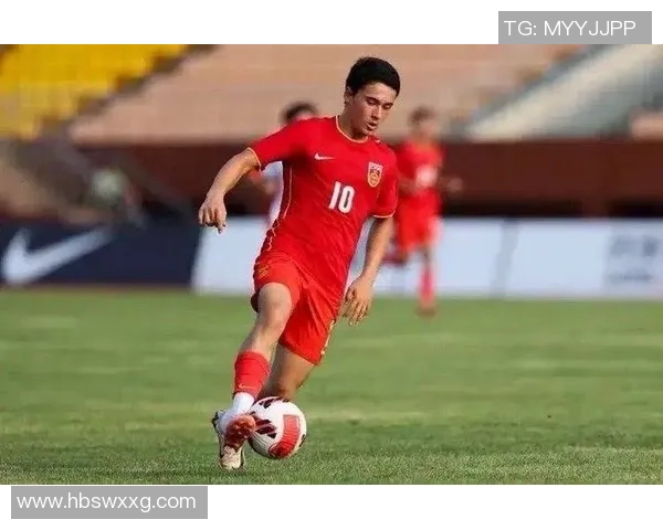 恩德里克的崛起之路：从青涩少年到足球新星的成长故事